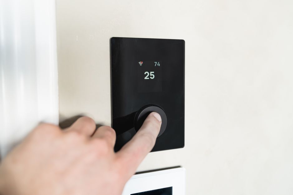 Adjusting modern wall thermostat